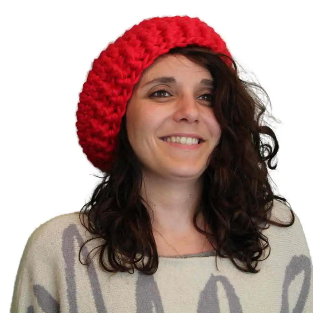 Béret rouge au crochet